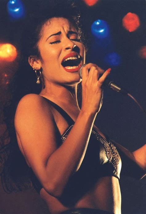 selena quintanilla to receive hollywood walk of fame star