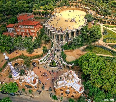 aerial view  park guell barcelona voyage barcelone destination espagne barcelone espagne