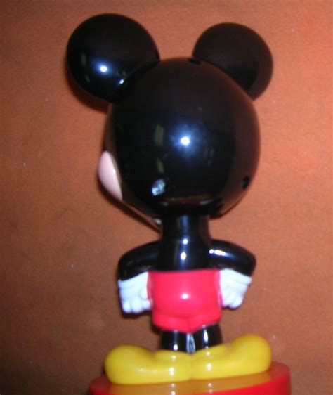 kellogg s walt disney world 8 bobble head mickey mouse upc 0380001580560