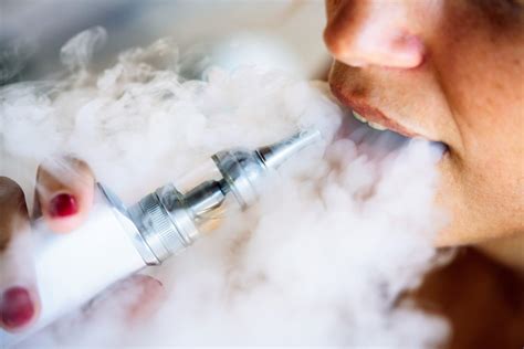 A Few Months Of Vaping Puts Healthy People On The Brink Of Oral Disease