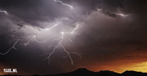 spectaculaire beelden van onweer dat is vastgelegd in 1000 frames per seconde sgxl nl