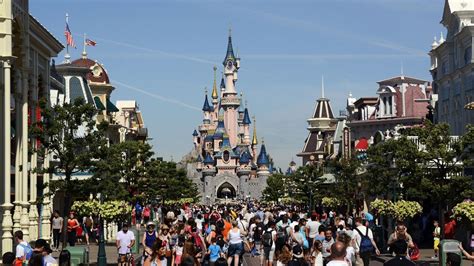 10 reasons why you should consider an escape to disneyland® paris
