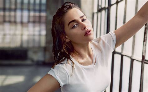 100 Emilia Clarke Sexy Photos And Cool New Hd Wallpapers