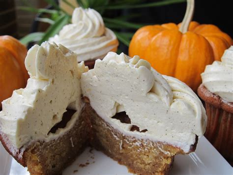 pumpkin vanilla bean cupcakes with cinnamon vanilla bean