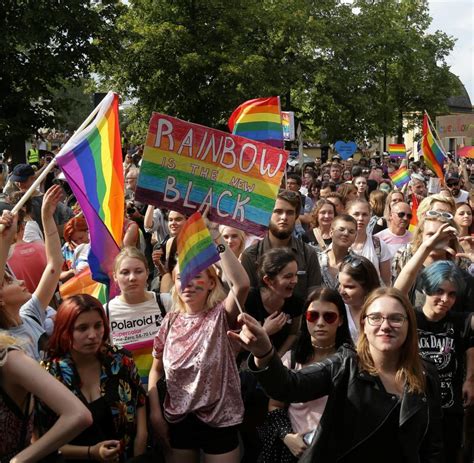 Bialystok Polen Hooligans Bewerfen Gay Pride Parade Mit Steinen Welt