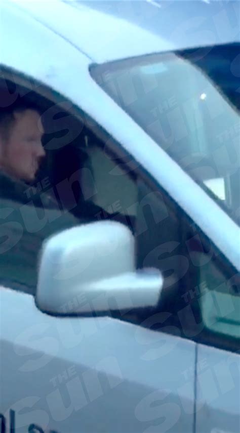 driver filmed using laptop while doing 50mph on the m25 put everyone
