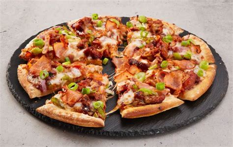 News Domino S Crispy Bbq Peking Duck And Bacon Pizza Frugal Feeds