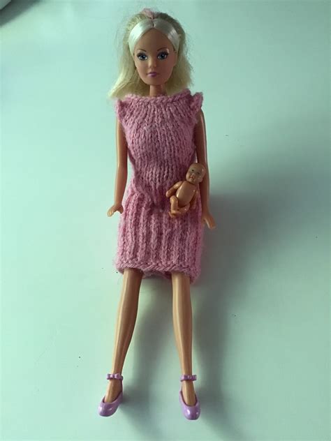 se produkter som liknar barbie gravid i rosa klänning på tradera