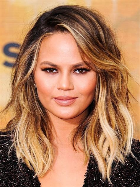 10 Women S Hairstyles To Hide That Double Chin
