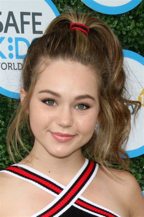 Brec Bassinger S Hairstyles And Hair Colors Steal Her Style Page 2