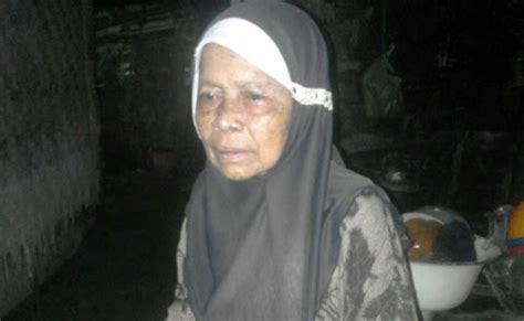 Nenek Miskin Tinggal Di Rumah Tidak Layak Huni Hidup Berharap