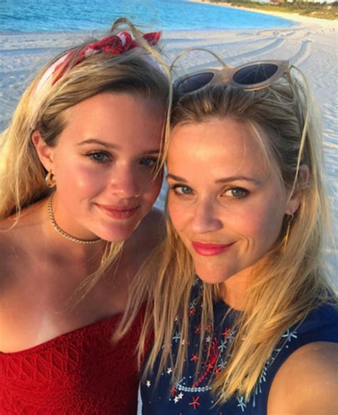 reese witherspoon and her daughter look like twins and people love it