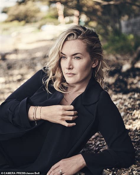 kate winslet denies love scene with saoirse ronan in new movie is