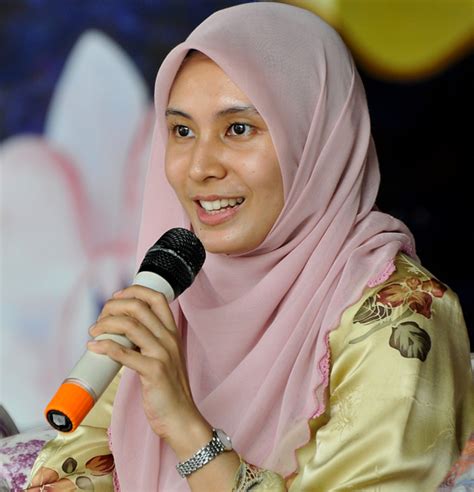 7 Hottest Malaysian Women In Politics Lolaloot