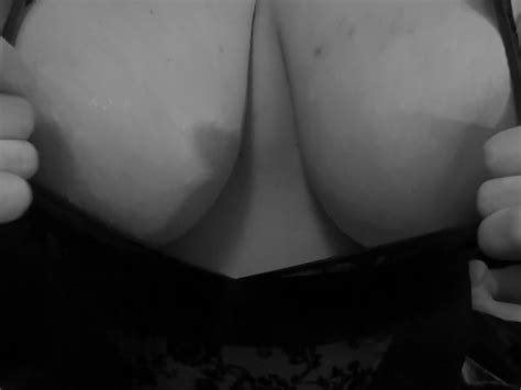 Huge Natural 38dd Queen Amateur Closeup Nipple Tease And