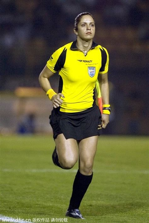 Ana Paula Oliveira La árbitro Más Sexy Del Fútbol Spanish