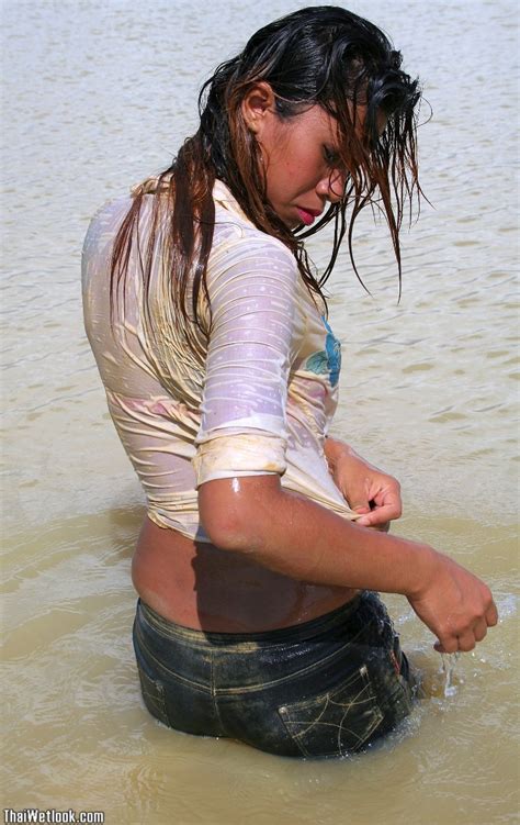 new movies and pictures at thaiwetlook asian girls in wet clothes