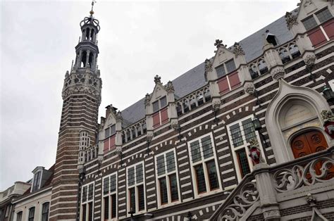 alkmaar stadhuis toren louvre building landmarks travel viajes buildings destinations