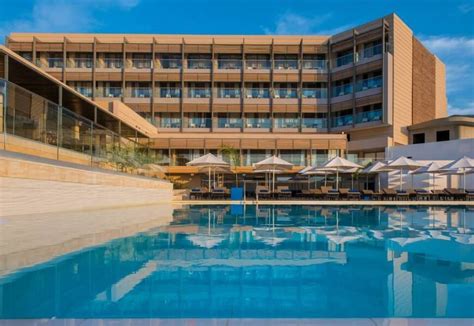 resort beach hotel  spa stalis crete east   beach