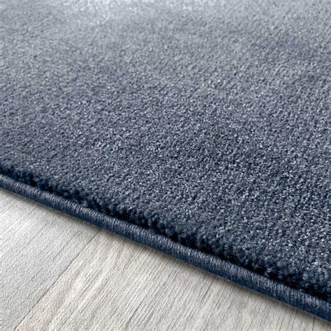 tapis de luxe fin sur mesure bleu nuit aspect laine
