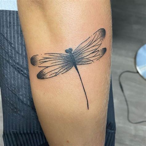 Dragonfly Tattoo Meaning And Symbolism [2024 Guide]