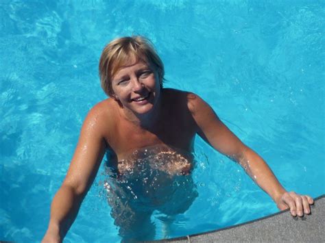 blonde mature is naked in the pool
