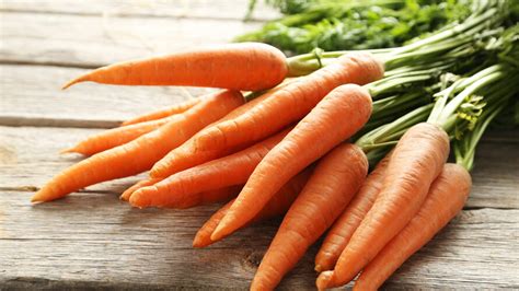 trek  een gezonde snack neem eens een wortel max vandaag