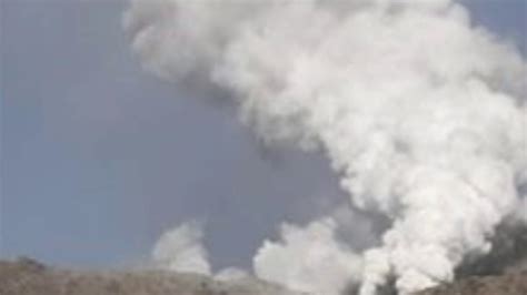 japanese volcano mount io erupts for the 1st time in 250years youtube
