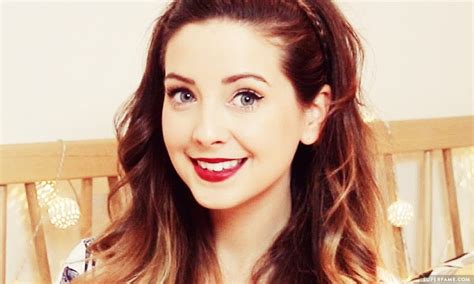 Zoella Fans Mistake Her Knee For This Sparking Mass Panic