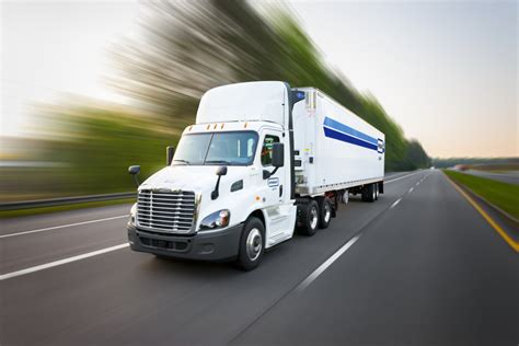 types  trucks    road freight shipping  logistics