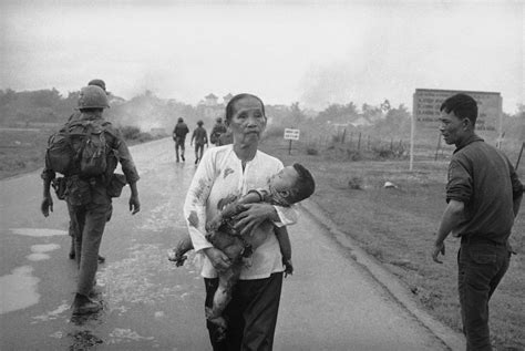 photos iconic images from napalm girl photographer nick ut