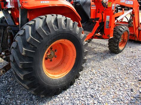kubota  farm tractor vinsn mfwd box blade la loader bucket canopy   tire