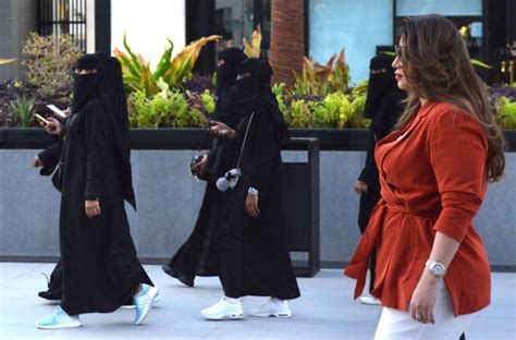 Rebel Women Fight Back By Wearing Western Clothing In Saudi Arabia