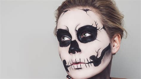 How To Apply And Remove Halloween Face Paint Like A Pro