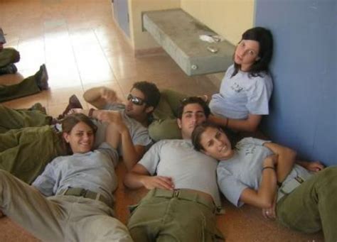 beautiful girls of the israeli army 31 photos