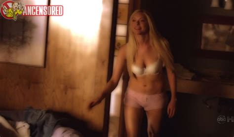 naked laura prepon in october road