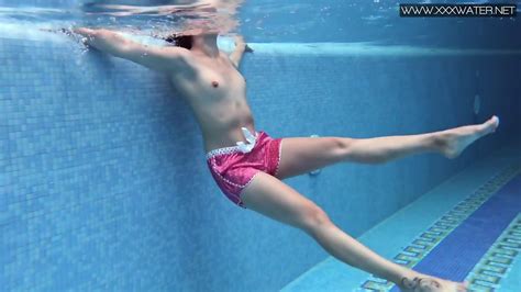 Hot Underwater Babe Lady Dee Swims Naked Dee Dee Eporner