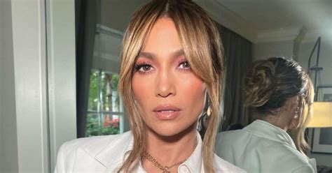 Jennifer Lopez Derrocha Glamour Con Sus Primeros Looks Del 2023