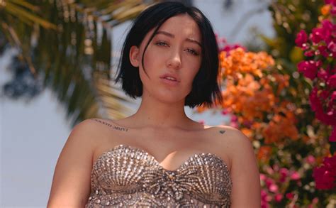 Noah Cyrus Reveals Her Struggle With Anxiety And Depression E News