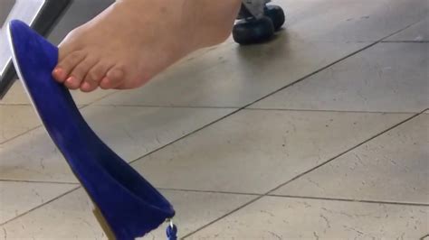 Candid Incredibly Sexy Dangling At The Airport Feet