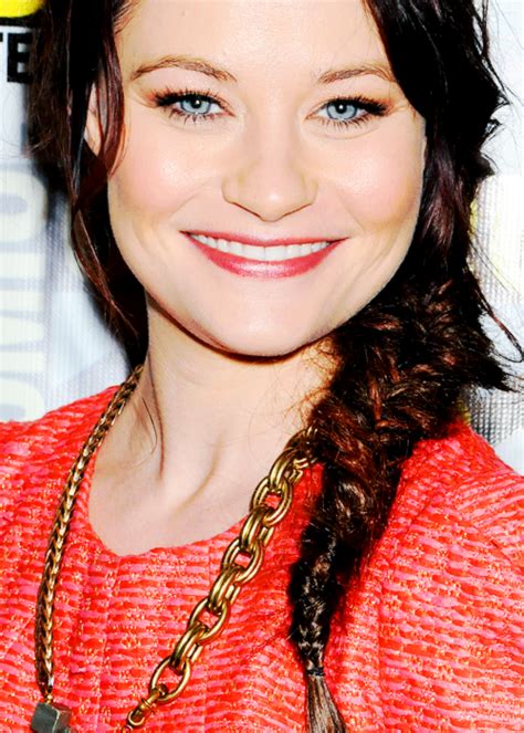 Emilie De Ravin Lovely Clear Spring Here With Brown Hair