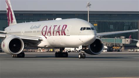 qatar airways  passengers   book  refund