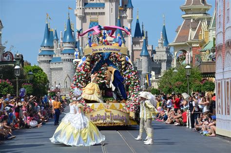 disney world parade  changing times   holiday season