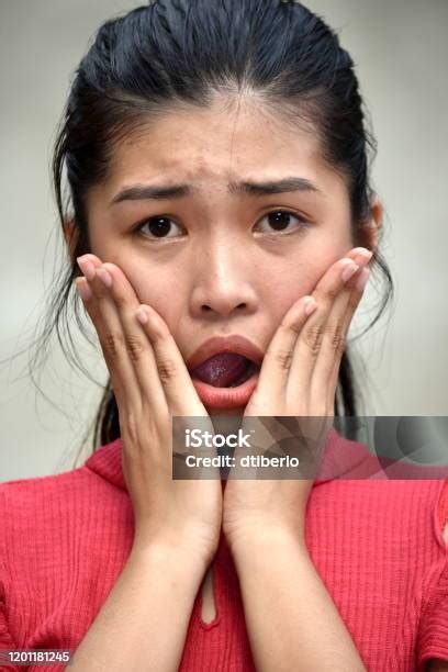 orang filipina cantik yang terkejut foto stok unduh gambar sekarang