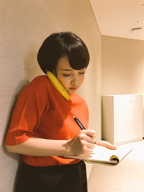 相内優香 テレビ東京アナウンサー on twitter テレビ東京社員に支給された、新しいバナナ電話。バナナのカーブが顔の形にフィットし