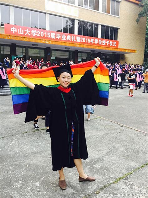 Lesbian Graduate Stand Up At Graduation Ceremony People S Daily Online