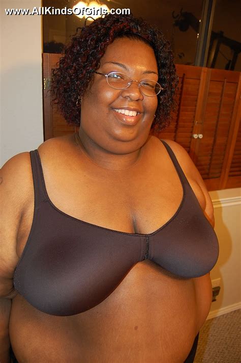 check out enormous ebony mom stips naked in golden bbw picture 2