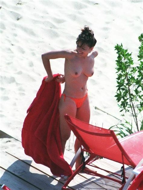 elizabeth hurley bikini and topless on beach scandal planet