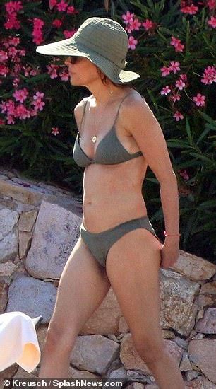 Lisa Rinna 55 Displays Toned Figure During Vacation To Mexico For