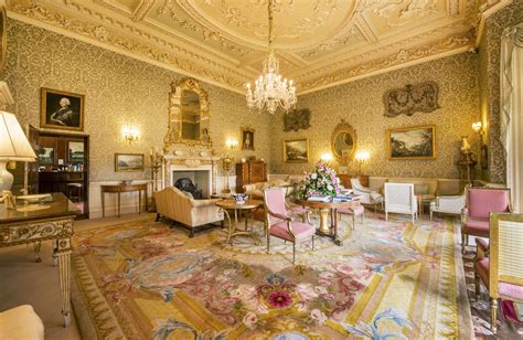 luxury hotels  england   give  royal treatment